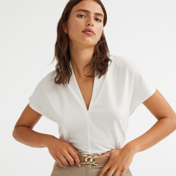 NWOT H&M - V-neck Top - Picture 1 of 8
